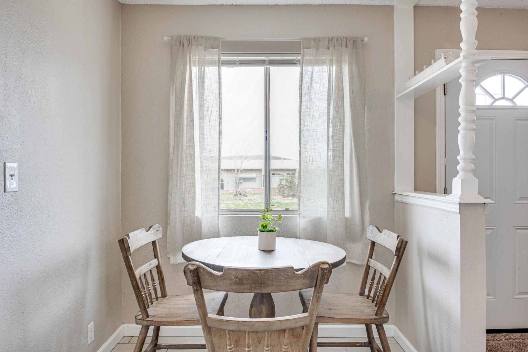 Convenient Joshua Tree Apartment - Walk To Town! Exterior photo